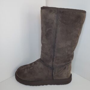 Ugg Australia Classic Tall Dark Brown Women Shearling Size 7 US/5.5  UK/38 EUR